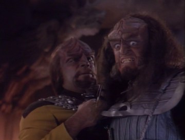 sttng_s06e23_gowron_eyes.jpg